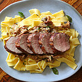 Iberico Filet mit Pfifferlingrahmso�e und Bandnudeln